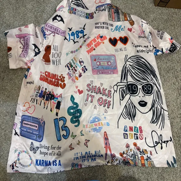 Source Unknown Women’s XL Taylor Swift Button Down Short Pajama Set Silky Like Fabric Swiftie - Image 9