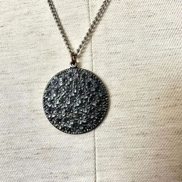 Silver tone circle floral pendant necklace Silver - Image 2