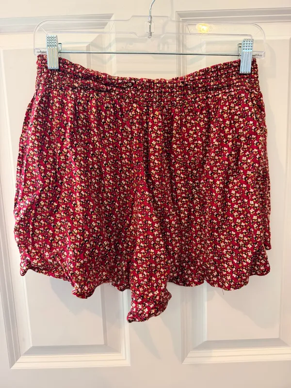 RD Style Red Pull On Shorts Size Large  - Image 4