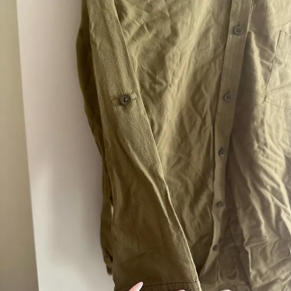 Alice + Olivia Base Olive Green Button Down Shirt Size Medium - Image 3