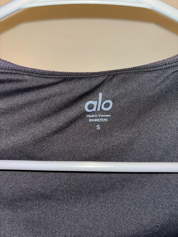 Alo Yoga Cropped Shirt Ribbed Small - Image 3