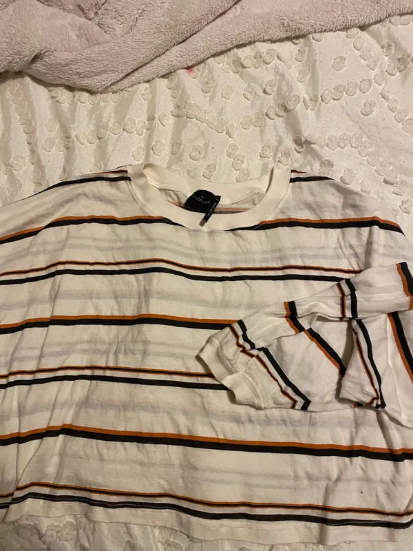 Urban Outfitters Flowy Crop Long Sleeve - Image 4