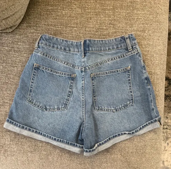 H&M High-Waisted Shorts Denim - Image 3