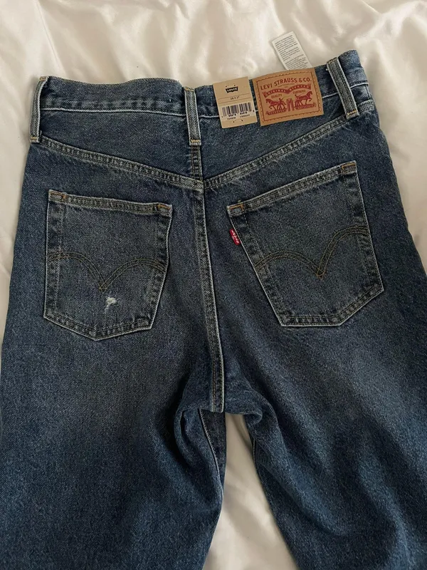 Levi's Ribcage Straight Ankle Jeans - Image 7