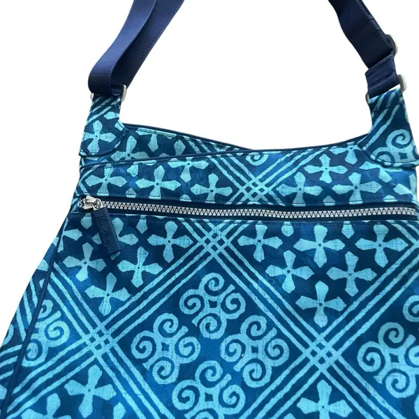 Vera Bradley Y2k Blue Geometric Seatbelt Shoulder Travel Bag Purse‎ - Image 5