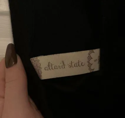 Altar'd State V Neck Short Sleeve - Image 4