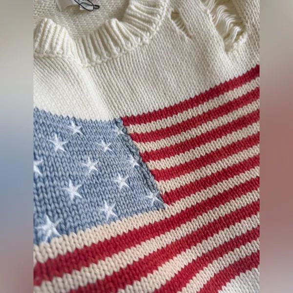 NWT Oversized distressed USA sweater Size L - Image 5