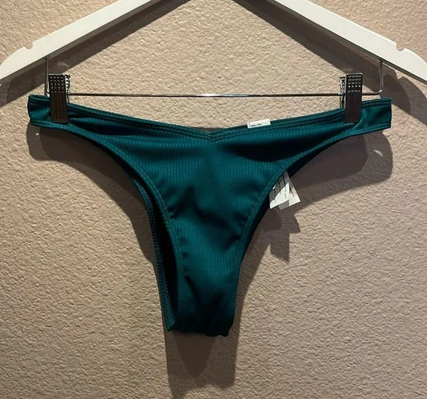 Hollister Women’s Bikini Bottoms Swimsuit Green Ribbed Thong Size Small - Image 2