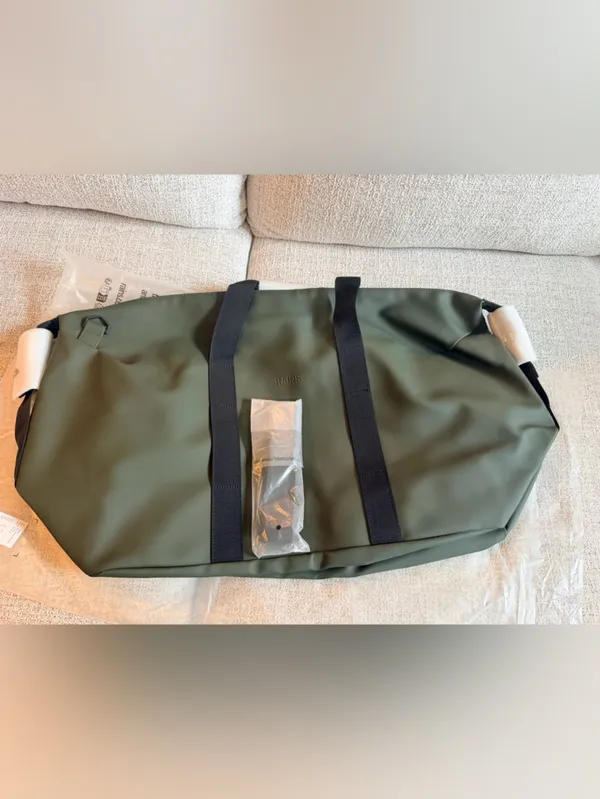 NWT Rains Hilo overnight Weekend Bag medium size in green waterproof - Image 11