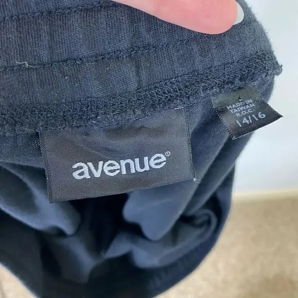 Avenue Black & White Side Striped Athletic Gym Shorts Size 14/16 - Image 3