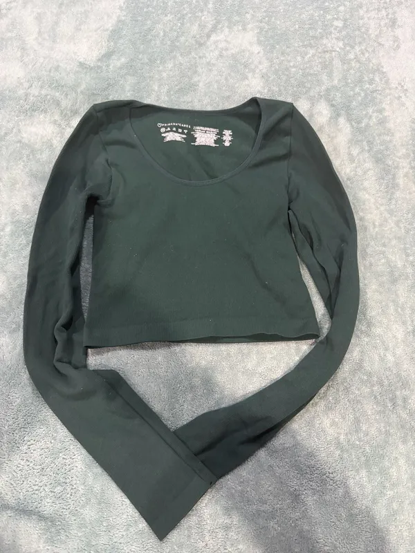 Primark Cares Dark Green Ribbed Seamless Long Sleeve Scoop Neck Crop Top Size XS - Image 2