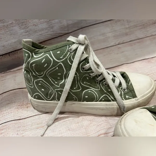 The Smiley® company High-Top green Sneaker size 8 American Eagle. - Image 4