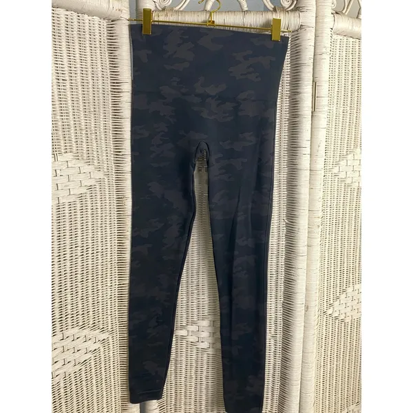 Spanx Look at Me‎ Now Seamless Leggings Camo High Rise Size M - Image 7