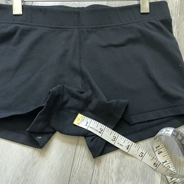 Lululemon Workout Shorts high rise 2.5" womens Black (size 6) activewear gym - Image 6