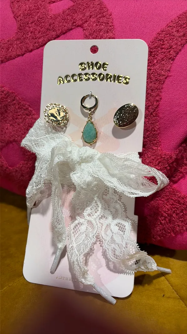 Anthropologie NWT Shoe Charm & Laces Set - Image 2