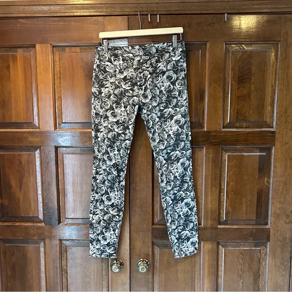 Seven7 Black White Floral Rose Print‎ Skinny Jeans Women's Size 4 Stretch Denim - Image 2