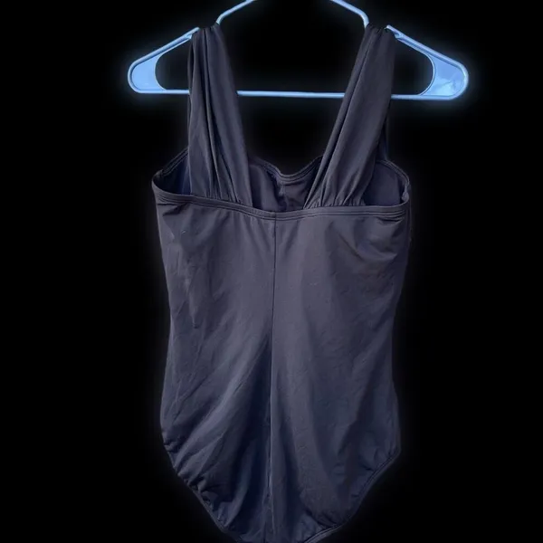 Jantzen size M one piece swim with ruched side. - Image 2