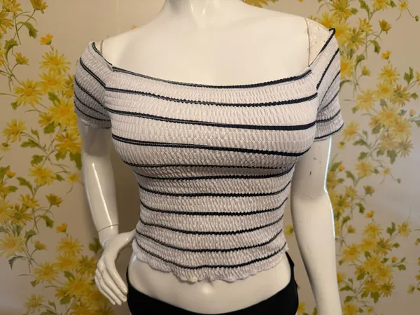 NWOT striped short sleeve off the shoulders Bikini set size M - Image 3