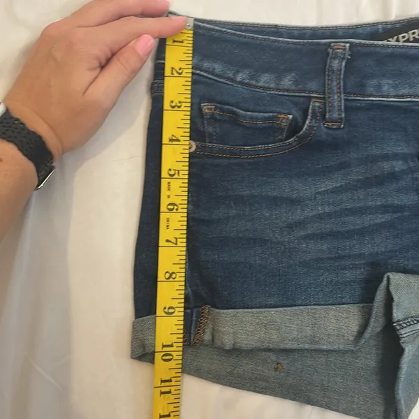 173 Express Ultimate Stretch Shortie Low Rise Dark Wash Jean Shorts Size 4 - Image 6