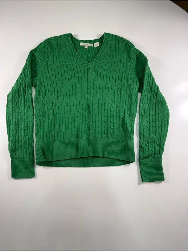 100% Cotton Classic Cable V-Neck Sweater in Green - Image 2