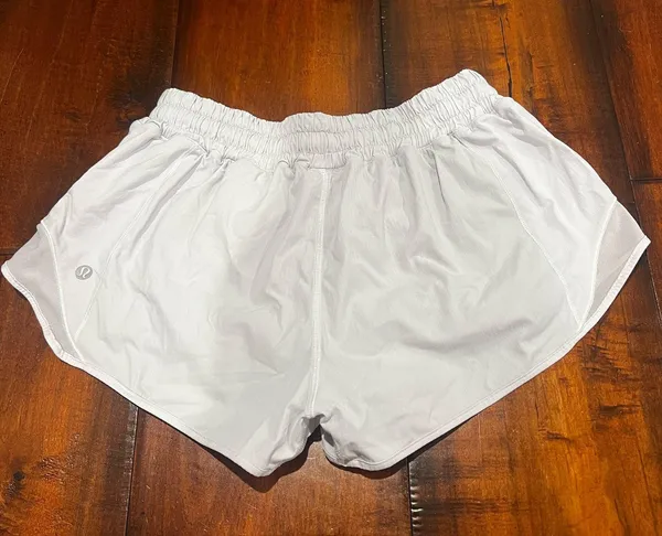 Lululemon Hotty Hot Shorts 2.5" Low-Rise - Image 2