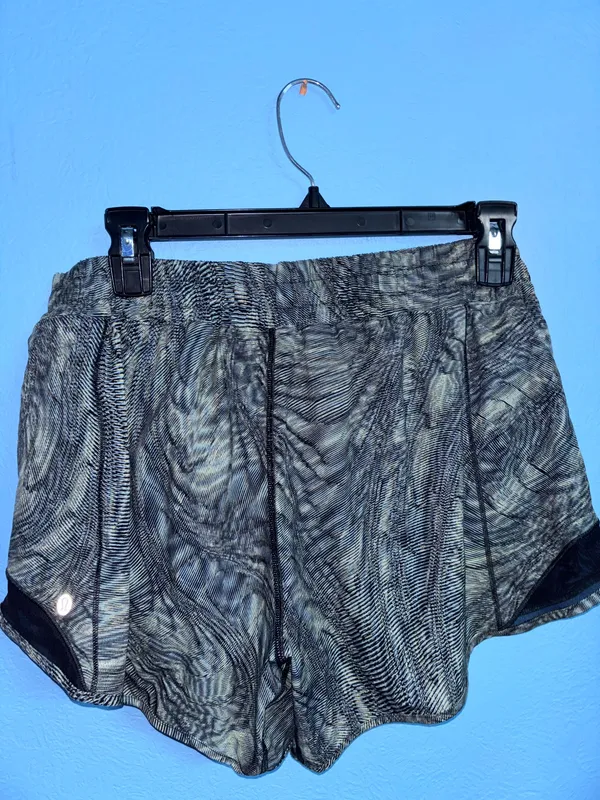 Lululemon Hotty Hot 4" - Image 3