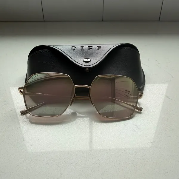 DIFF Harlowe Gold Taupe Flash Geometric Sunglasses New With Case - Image 4