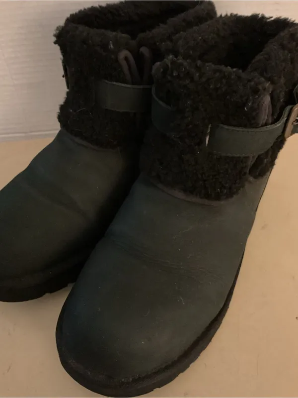 UGG women Black leather shearling shirt classic boots US 10 - Image 4