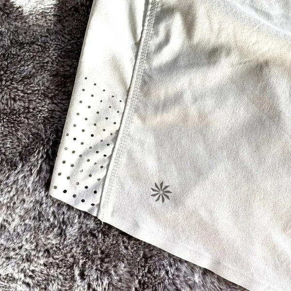 Athleta Hustle Shorts 4.5 Sz XL - Image 6