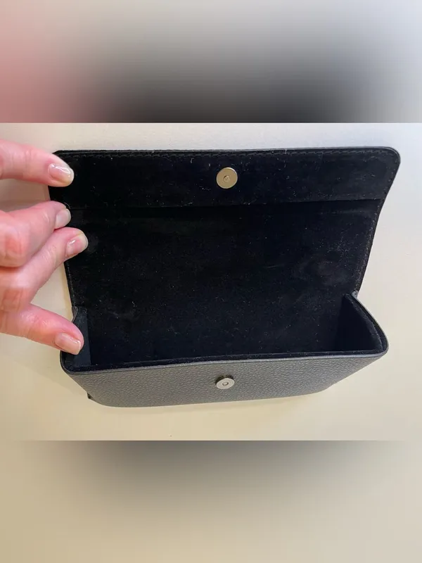 Guess Black Case for Glasses or‎ Sunglasses - Image 4