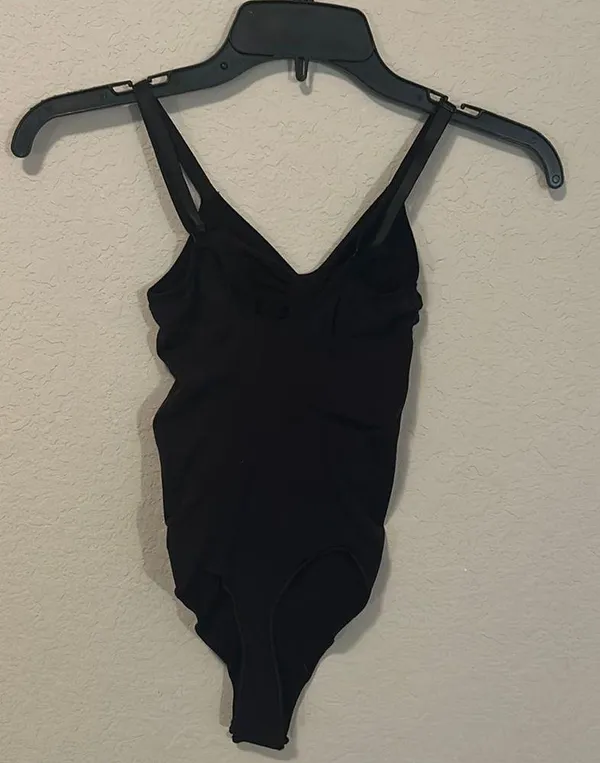 NWOT Sculpting Thong Bodysuit new Shapewear S - Image 4