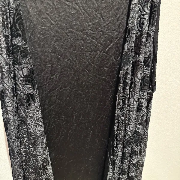 Daytrip black velvet vest size large - Image 2