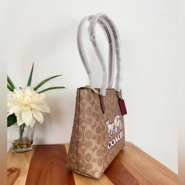 NWT Coach Fiona Zip Tote Bag In Signature Canvas With Horse And‎ Carriage Print - Image 3