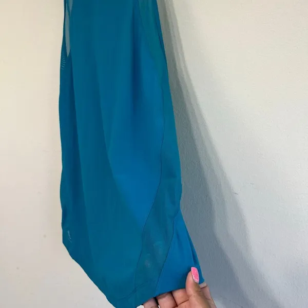 Lululemon Blue Run Off Route Mesh Tank 2 Women - Image 2