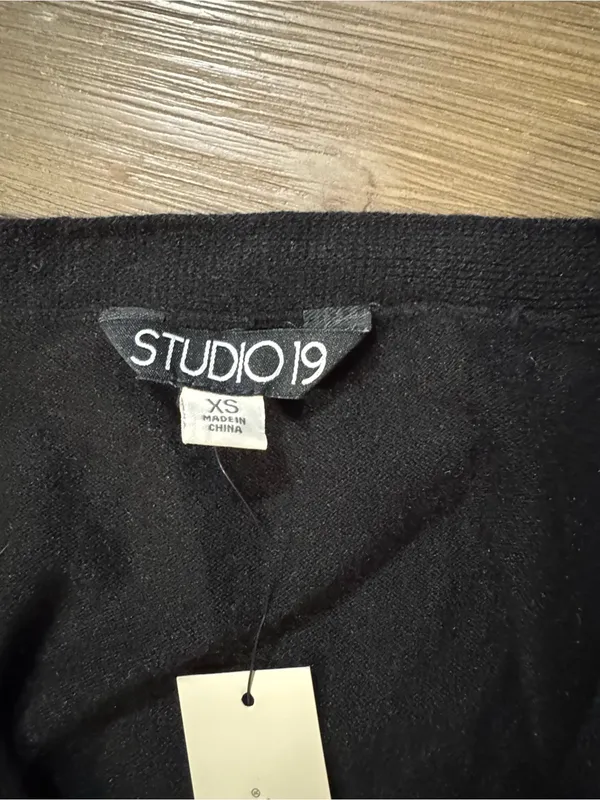 Studio Black Short - Image 5