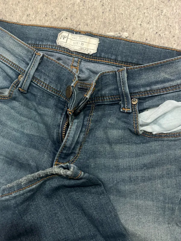 Free People Women's Skinny Jeans in Washed Blue - Image 3