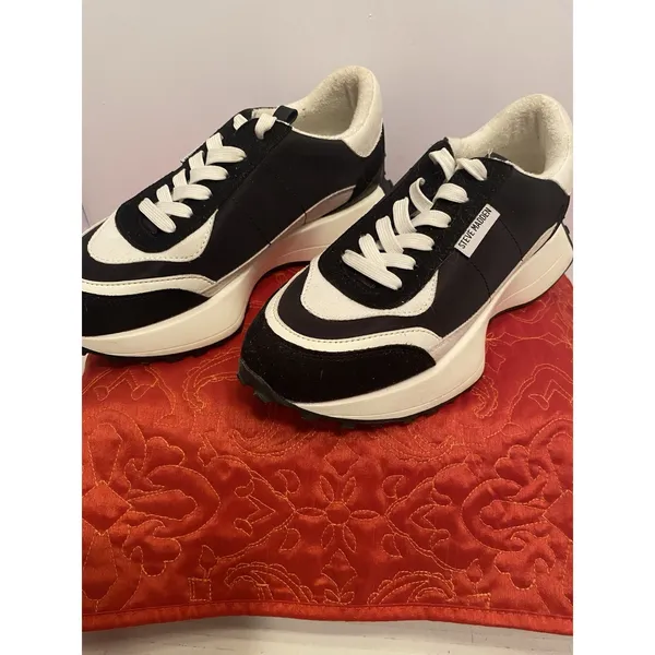 Steve Madden DIVERSION Sneakers Womens 8.5 Black White Retro Athletic Comfort - Image 2