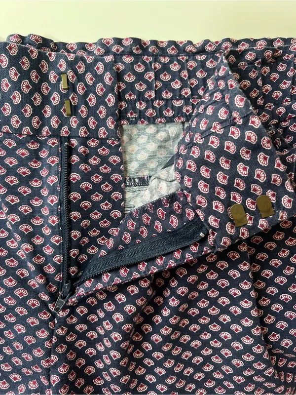 Gap Cropped Paperbag Waist Pants Navy Print Tie Waist Size 8 Capri - Image 10
