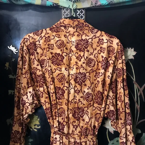 Vintage Victoria’s Secret robe / dress Hawaiian style size small brown burgundy - Image 9