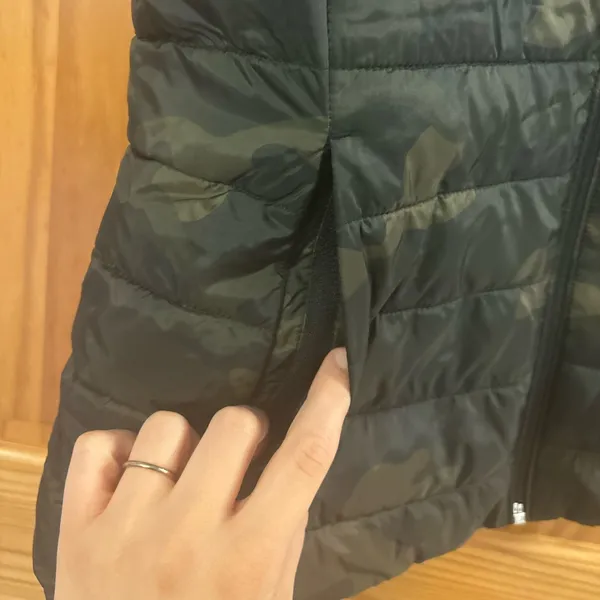 Old Navy Size Medium Frost Free Green Camouflage Quilted Puffer Vest NWT - Image 4