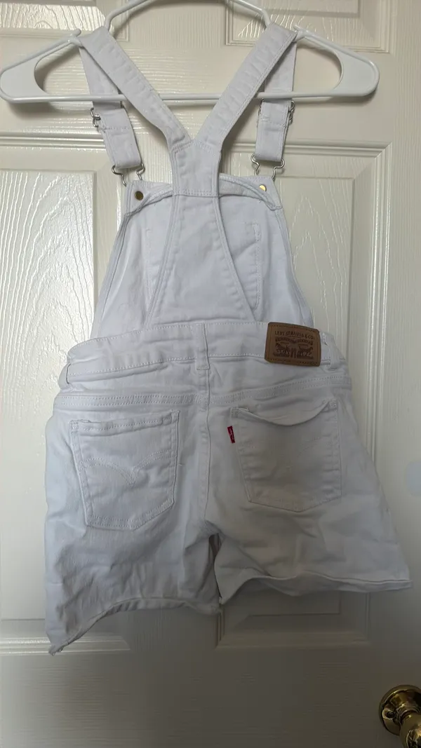 Kids Levi’s overall shorts size 8 reg - Image 2