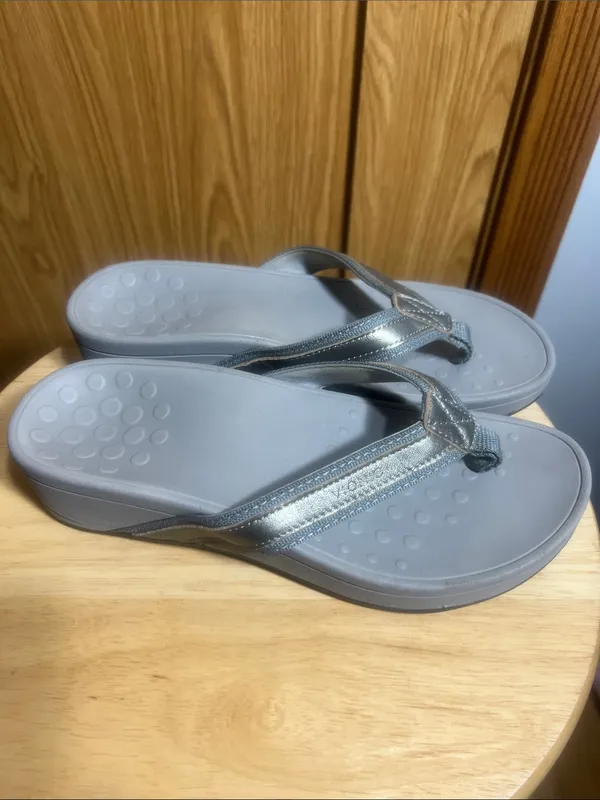 Vionic Silver Gray Thong Sandals - Image 2