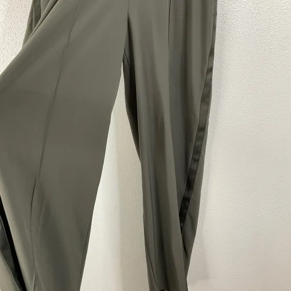 Athleta Nolita Wide Leg‎ in Mountain Olive Size 10 Petite - Image 3