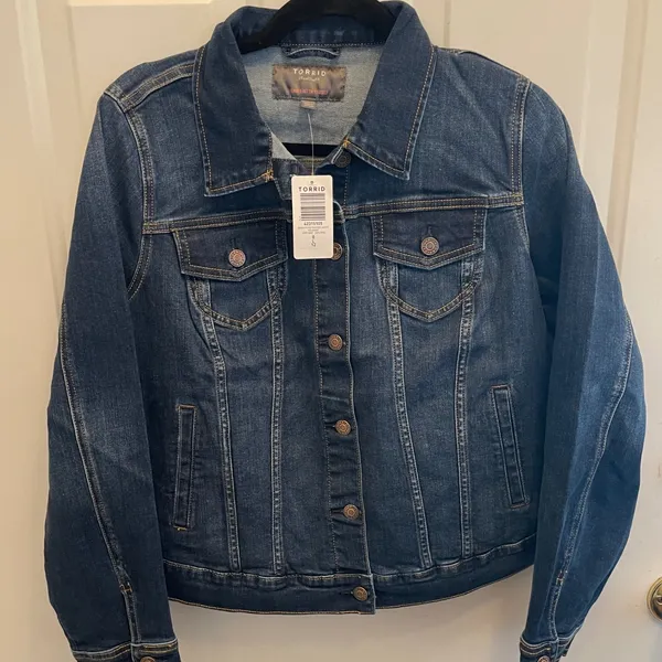 Torrid Denim Fitted Trucker Jacket Kalahari Wash Blue Jean 0 L 12 Western‎ NWT - Image 2