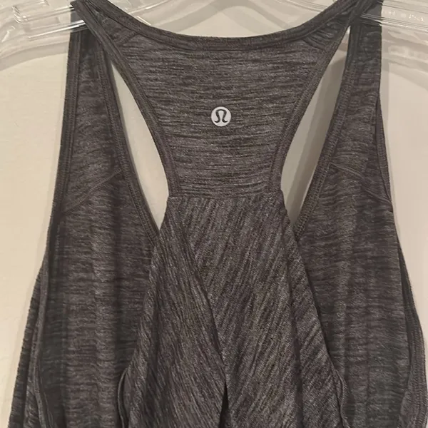 Lululemon Women's Gray Tank‎ Top Halter Back Size Small - Image 3