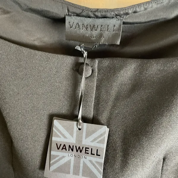 NWT Vanwell London Tailored Button-Down Vest Top - Black Size S - Image 4