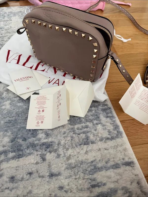 Valentino Rockstud Grainy Leather Camera Bag - Image 3