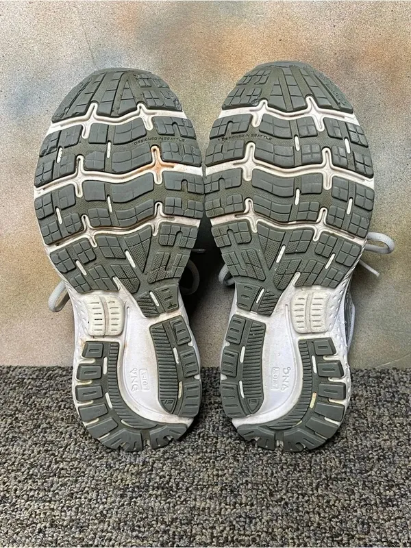 Brooks Ghost 13 Women's Gray Running Shoes Size 7.5B - Image 16