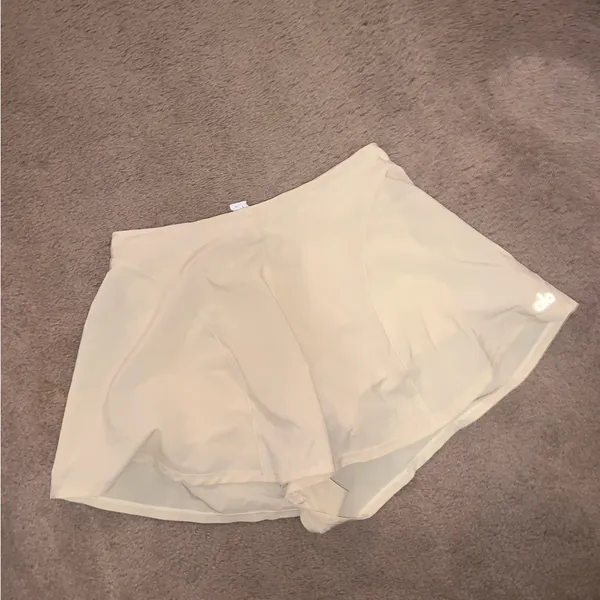 Alo yoga Tiebreaker Short Nwot lemon yellow rare active casual classic fall - Image 6