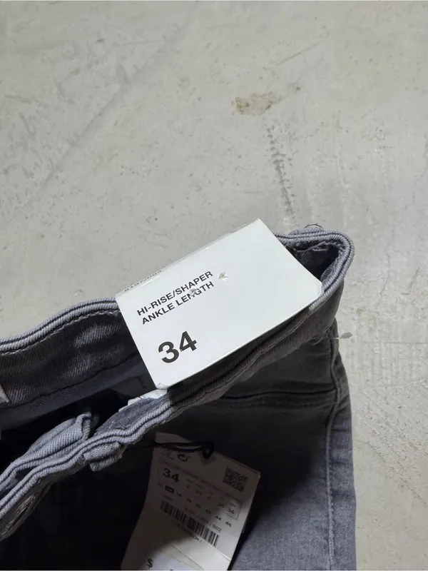 Zara NWT super elastic Gray High-Rise Jeans 2 - Image 8
